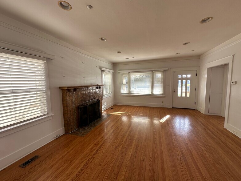 More Photos Of 611 S Broadway, Santa Maria Medical For Lease