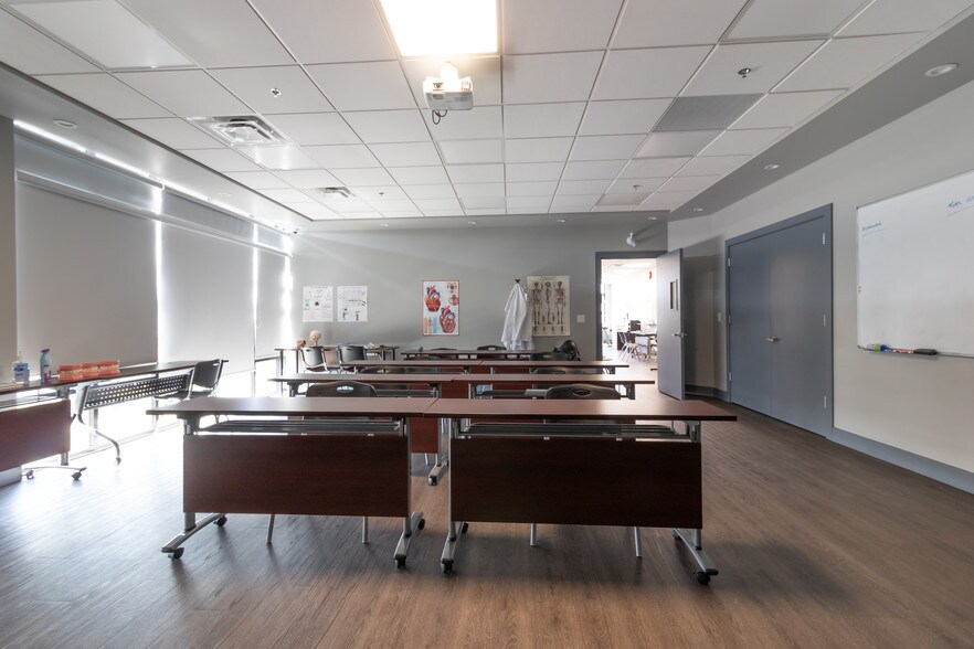 More Photos Of 30475 Cardinal Ave, Abbotsford Office For Sale