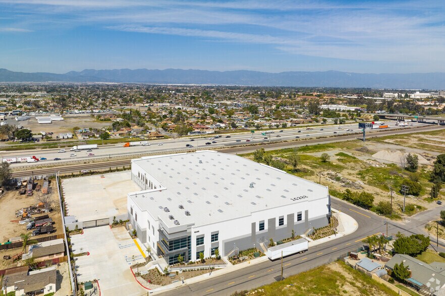 More Photos Of 16288 Boyle Ave, Fontana Warehouse For Lease