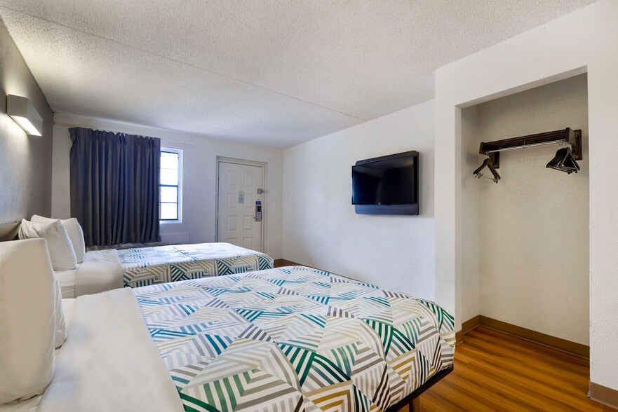 More Photos Of 220 I-10, Beaumont Hotel For Sale