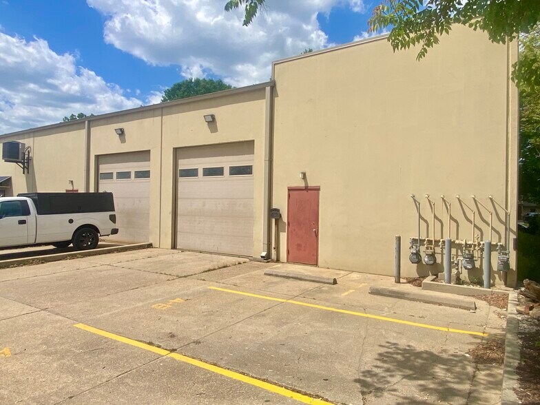 More Photos Of 1051 Cannons Ct, Woodbridge Industrial For Lease