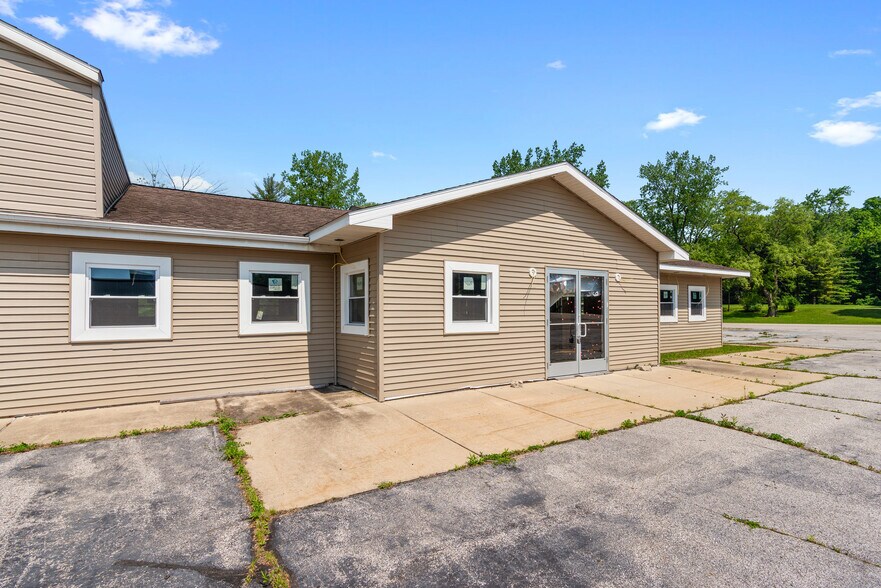 More Photos Of 201 W Saginaw Rd, Sanford Freestanding For Sale