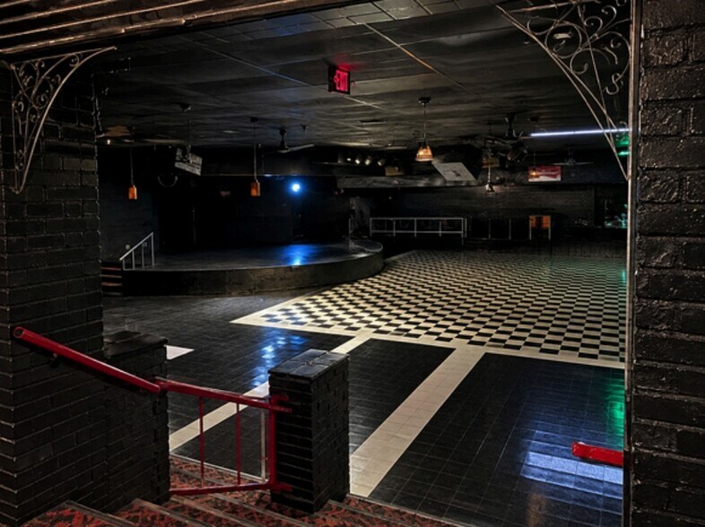 More Photos Of 2403 N Cornell St, Lubbock Bar For Sale