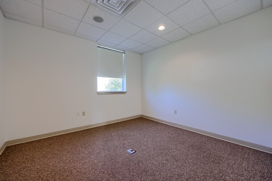 More Photos Of 1864 Oregon Pike, Lancaster Office For Sale