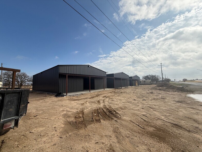 More Photos Of 506 S Access Rd, Clyde Flex For Lease