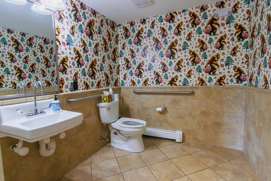 More Photos Of 114 High St, Wareham Office For Sale