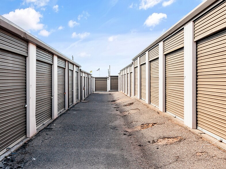 More Photos Of 5604 Carmel Ave NE, Albuquerque Self Storage For Sale
