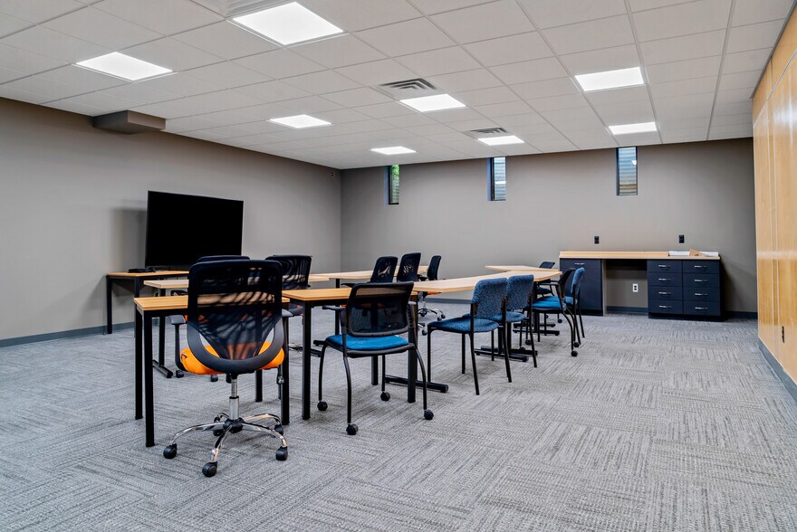 More Photos Of 210 W Tienken Rd, Rochester Hills Medical For Lease