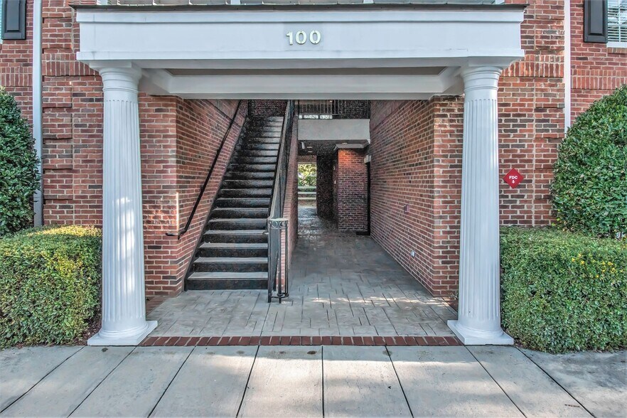 More Photos Of 515 Crossville Rd, Roswell Unknown For Lease