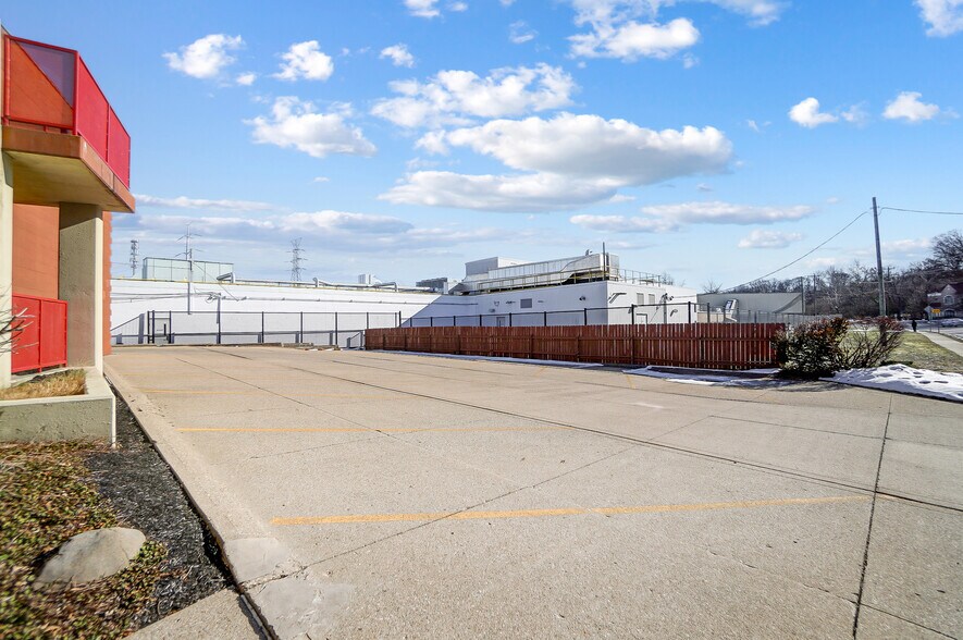 More Photos Of 3925-3927 Brotherton Rd, Cincinnati Office For Sale