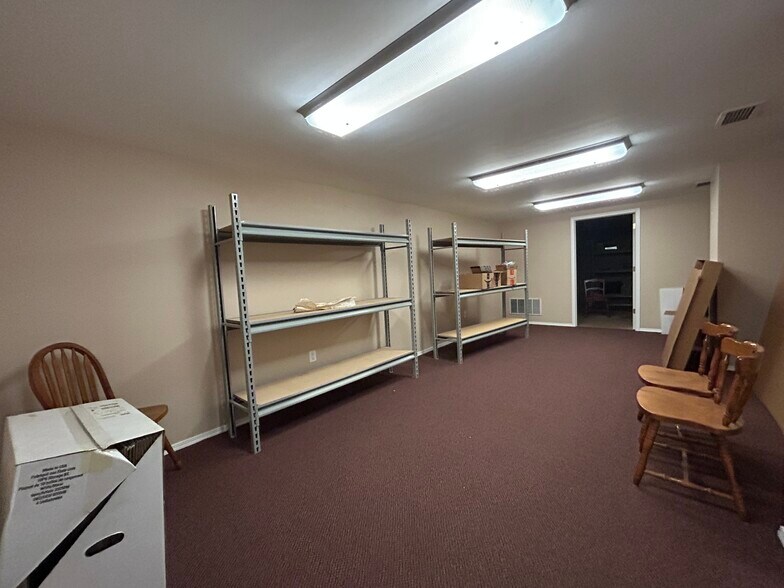 More Photos Of 819 Maple Ave, Hamilton Light Manufacturing For Sale