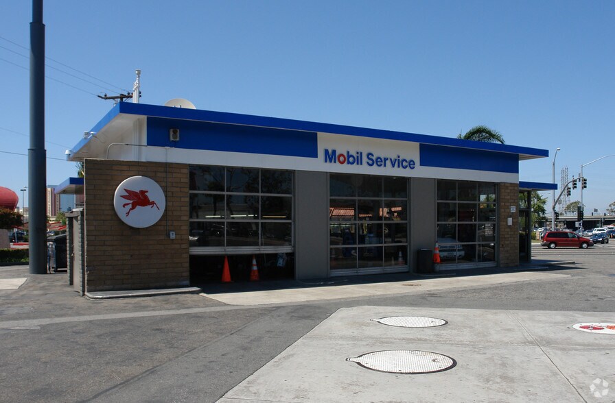 More Photos Of 16001 Beach Blvd, Huntington Beach Service Station For Sale