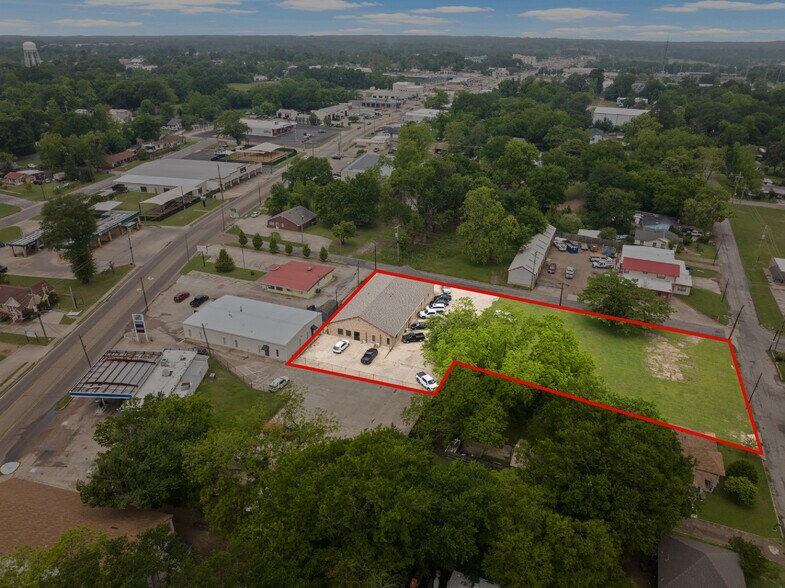 More Photos Of 107 E 11th St, Mount Pleasant Office For Sale