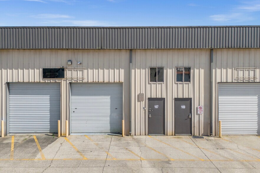More Photos Of 1991 Corporate Sq, Longwood Warehouse For Lease