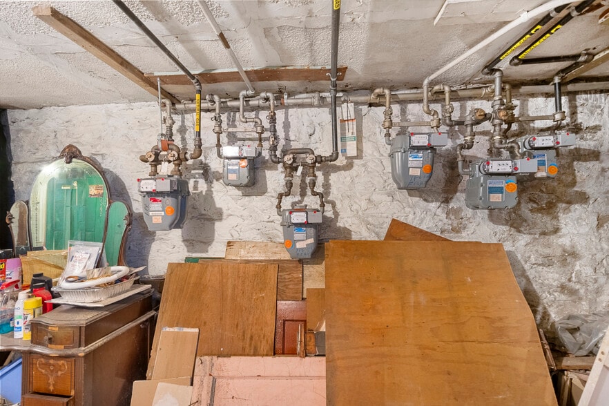 More Photos Of 3172 44th St, Astoria Multifamily For Sale