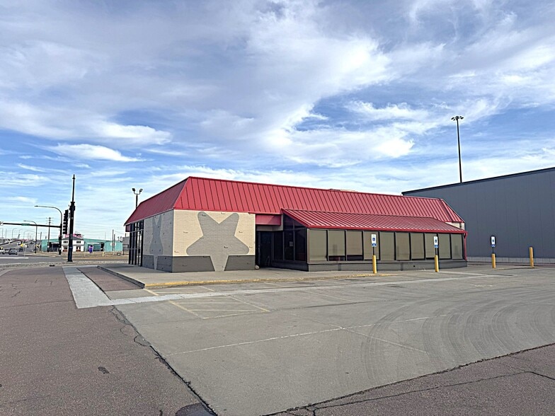 Primary Photo Of 910 Gordon Dr, Sioux City General Retail For Sale