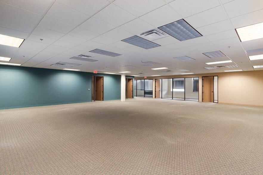 More Photos Of 22710 Haggerty Rd, Farmington Hills Research And Development For Lease