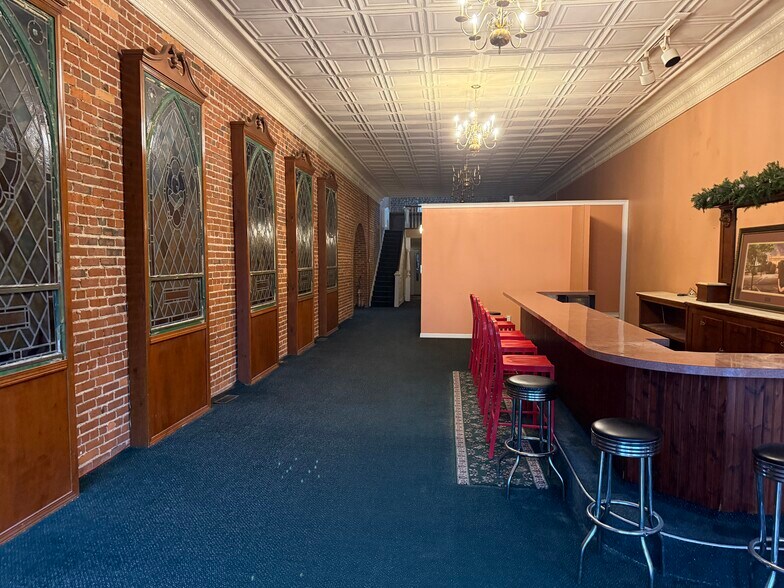 More Photos Of 105 1st Ave N, Lewisburg General Retail For Lease