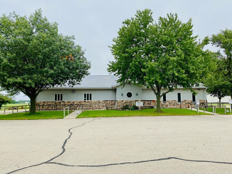 Primary Photo Of 1217 5th St, Lacon Restaurant For Sale