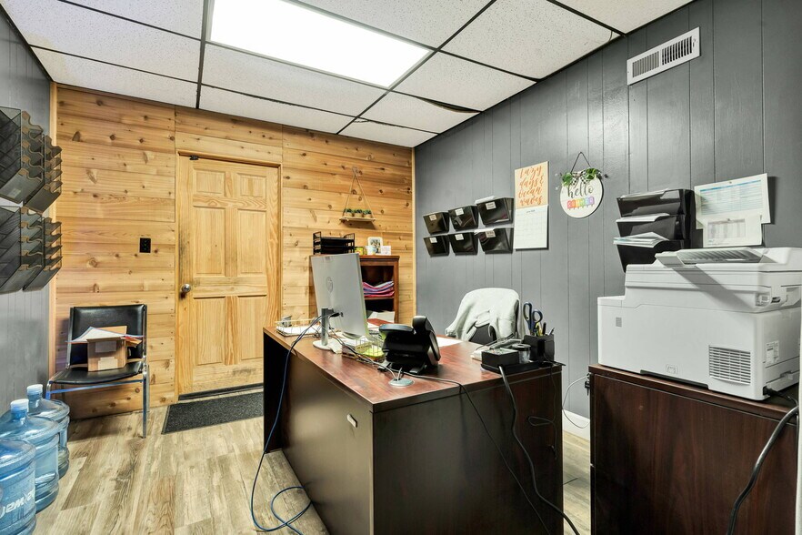 More Photos Of 2450 Riverside Drive, Chattanooga Warehouse For Sale