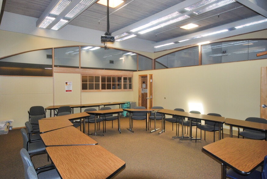 More Photos Of 30 E Broadway, Eugene Office For Lease