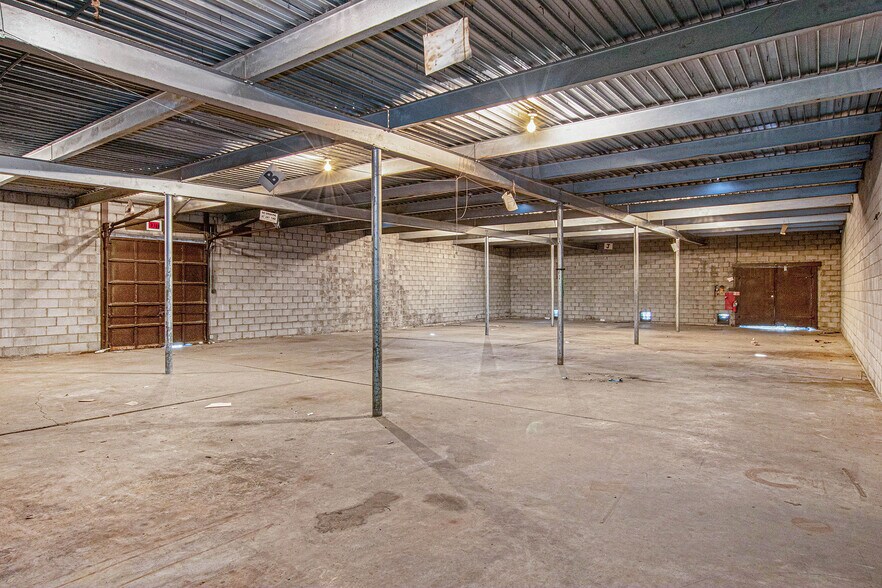 More Photos Of 14225 Schaefer Hwy, Detroit Self Storage For Lease