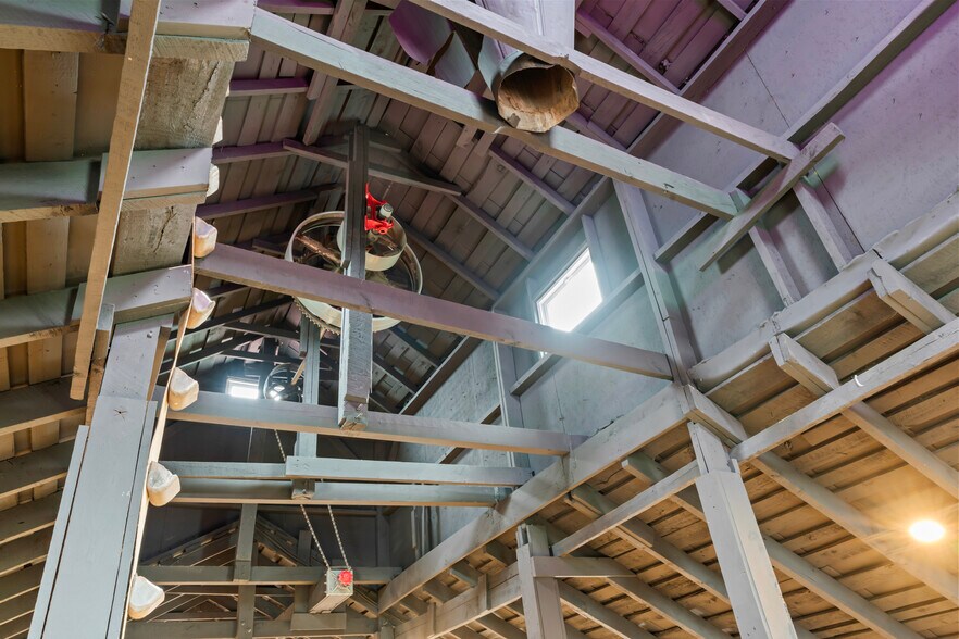 More Photos Of 20704 Ashburn Rd, Ashburn Unknown For Lease