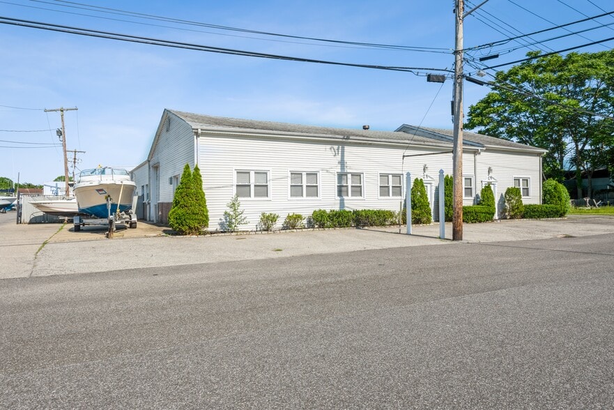 More Photos Of 41 Degnon Blvd, Bay Shore Manufacturing For Sale