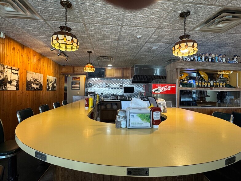 More Photos Of 4629 N Port Washington Rd, Milwaukee Restaurant For Sale