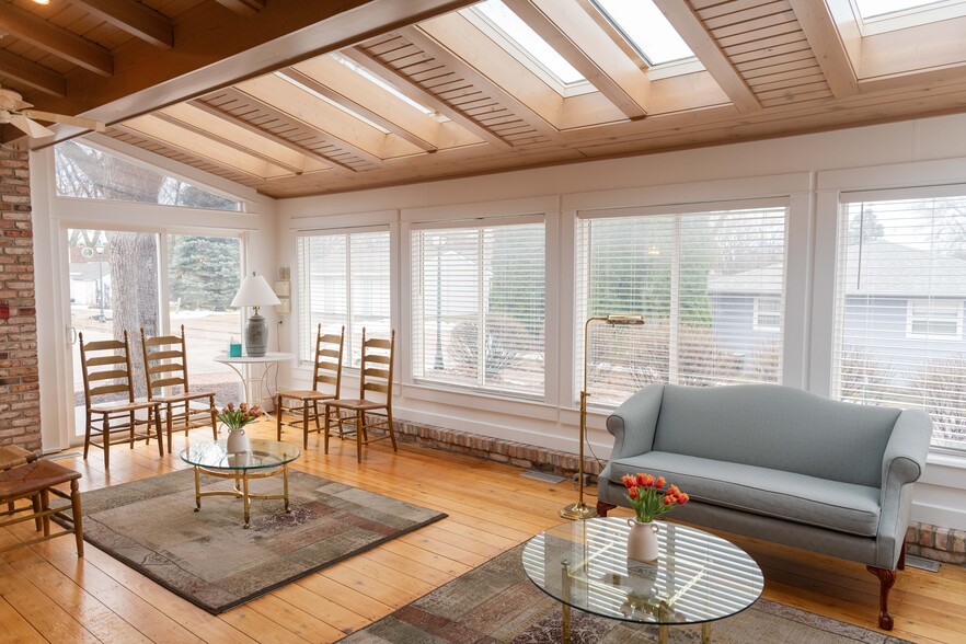 More Photos Of 1111 Washington St, Pella Hospitality For Sale