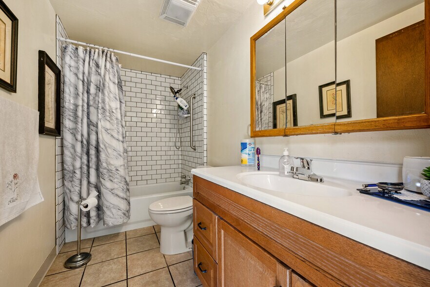 More Photos Of 416 State St, Trinidad Flex For Sale