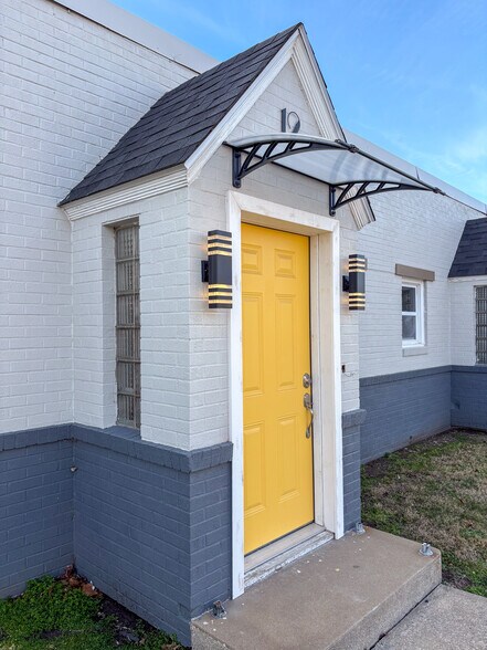 More Photos Of 11 N Walnut St, Iola Apartments For Sale