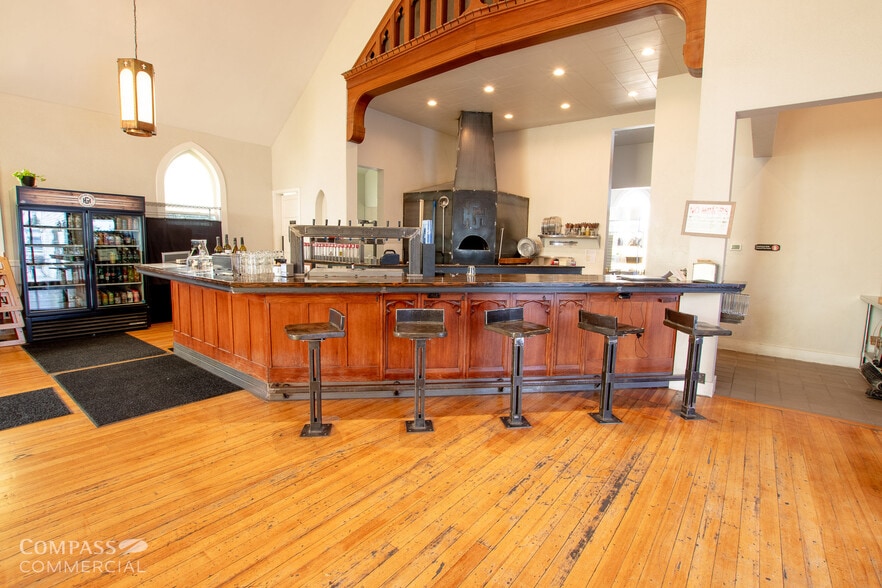 More Photos Of 641 SW Cascade Ave, Redmond Restaurant For Sale