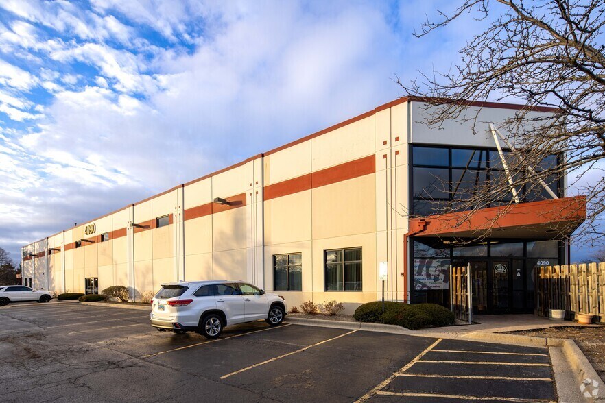 More Photos Of 4090 Ryan Rd, Gurnee Manufacturing For Lease