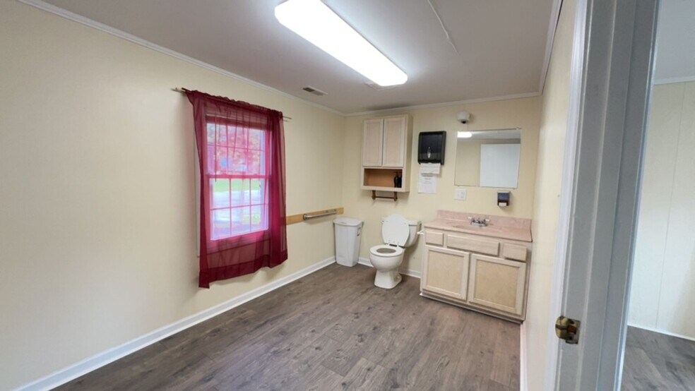 More Photos Of 2599 Henderson Dr, Jacksonville Medical For Lease