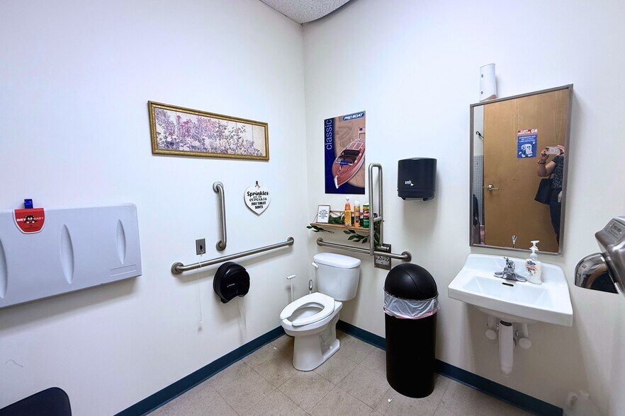 More Photos Of 837-923 Post Rd, Fairfield Unknown For Lease