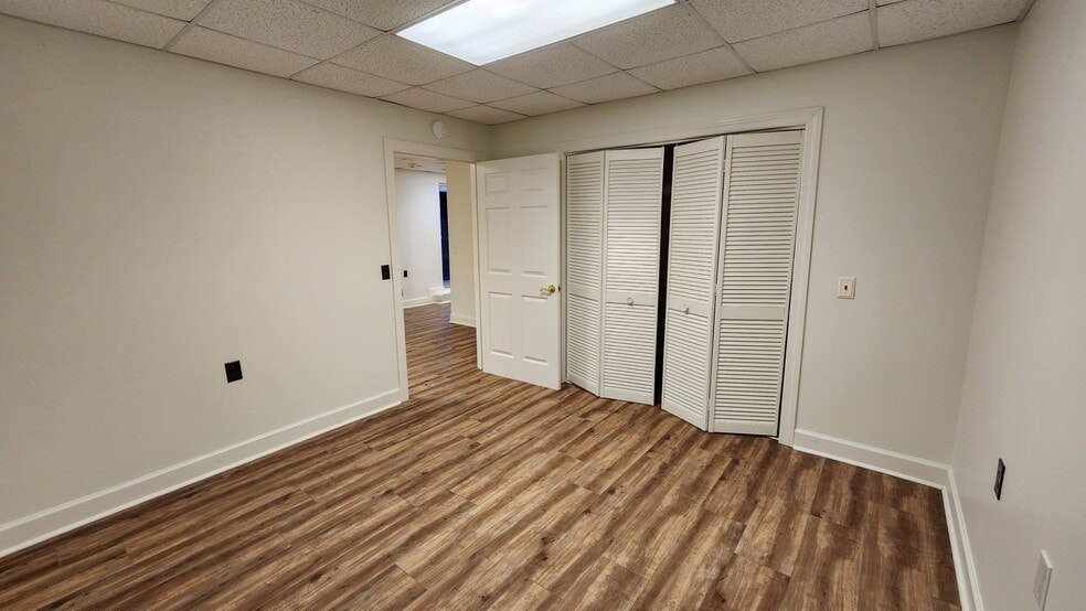 More Photos Of 705 Ridgeway Ave, Shelbyville Flex For Sale