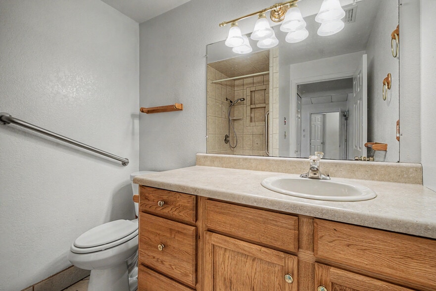 More Photos Of 2160 Laurence Dr, Clearwater Office For Sale