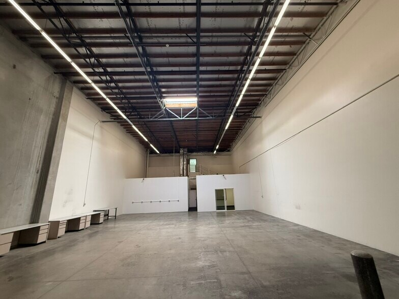 More Photos Of 15823 W Monte St, Sylmar Warehouse For Sale