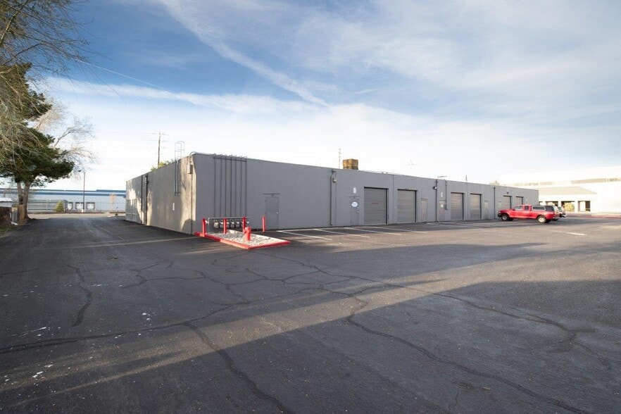 More Photos Of 755 E Greg St, Sparks Light Distribution For Lease