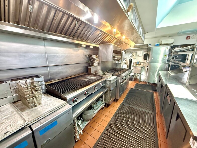 More Photos Of 133 Commercial St, Provincetown Restaurant For Sale