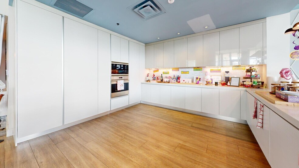 More Photos Of 2955 NE 7th Ave, Miami Storefront Retail Office For Sale