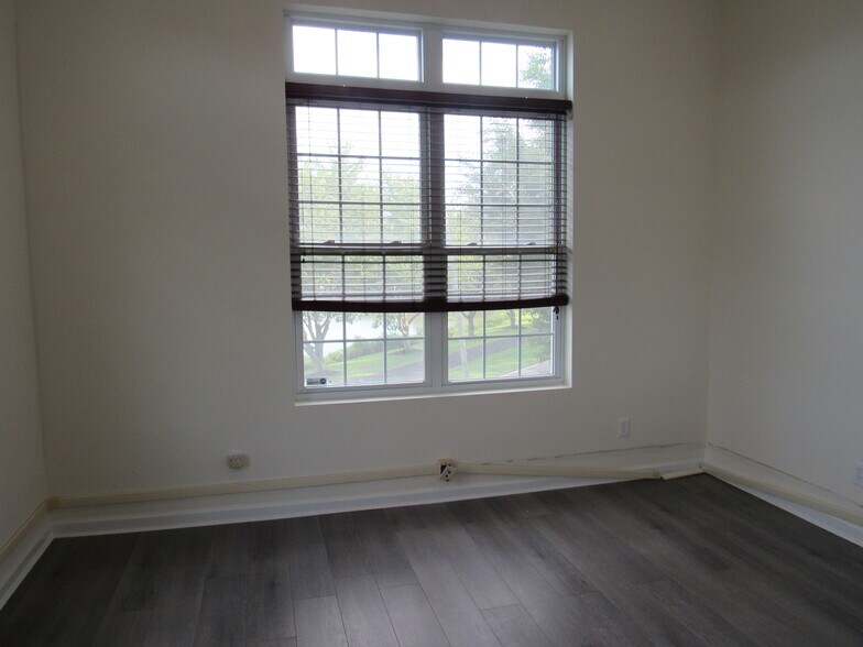 More Photos Of 100 Lakeview Ave, Jamesburg Medical For Lease