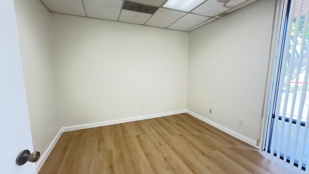 More Photos Of 1100-1160 E Route 66, Glendora Office For Lease