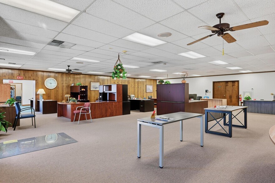 More Photos Of 156 Central Ave NW, Cleveland Convenience Store For Sale