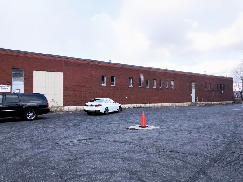More Photos Of 407 Brookside Rd, Waterbury Warehouse For Sale