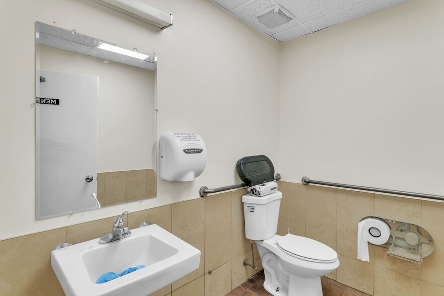 More Photos Of 1535 Memorial Dr, Chicopee Restaurant For Sale