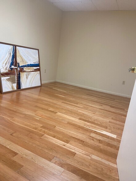 More Photos Of 15720-15754 Crabbs Branch Way, Rockville Showroom For Lease