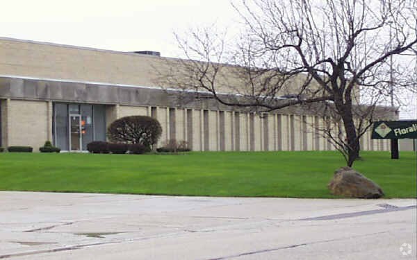 More Photos Of 124 Tower Dr, Burr Ridge Warehouse For Lease