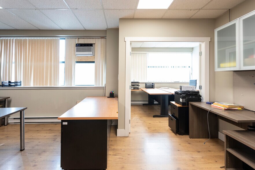 More Photos Of 1083 Kent Ave NE, Vancouver Light Manufacturing For Sale